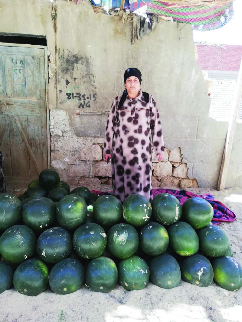 With a microloan provided by Barnabas, Samia (35), a poor Christian mother of three, bought watermelons to sell outside her home